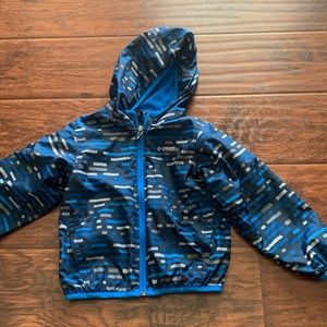 4t Columbia windbreaker. Great condition with two pull/snag on the inside liner.
